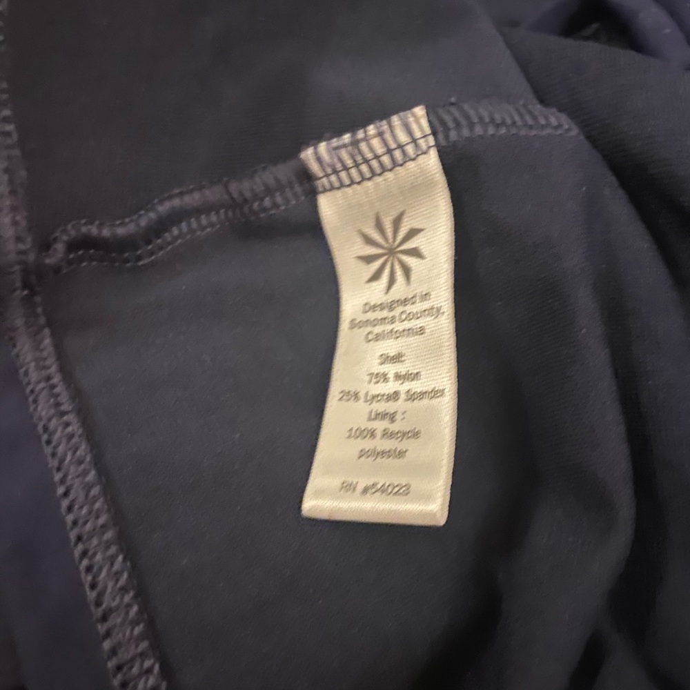 Athleta “key hole” swim suit top - Picture 4 of 7